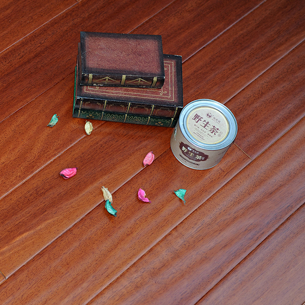 實(shí)木地?zé)岬匕? border=