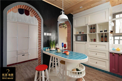 家裝應(yīng)該先貼壁紙還是鋪地板?