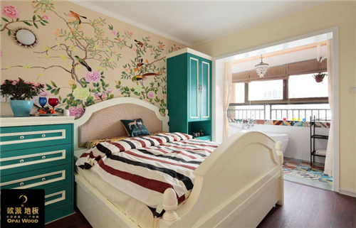 家裝應(yīng)該先貼壁紙還是鋪地板?